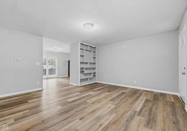 Photo 4 of Sale Pending at 3653 N Mitchner Ave, Indianapolis, IN 46226 | MLS# 22126102 | Listing updated on 2026-10-02