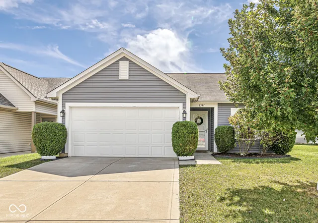 Photo 3 of Single family home for sale at 6547 Emerald Ridge Ct, Indianapolis, IN 46221 | MLS# 22126137 | Listing updated on 2026-09-28