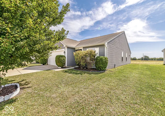 Photo 3 of Single family home for sale at 6547 Emerald Ridge Ct, Indianapolis, IN 46221 | MLS# 22126137 | Listing updated on 2026-10-12