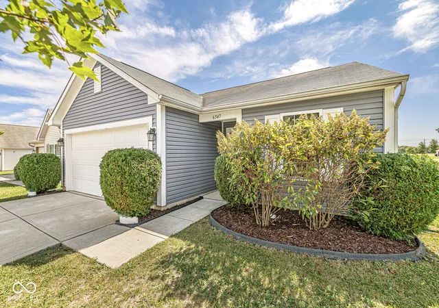 Photo 4 of Single family home for sale at 6547 Emerald Ridge Ct, Indianapolis, IN 46221 | MLS# 22126137 | Listing updated on 2026-10-12