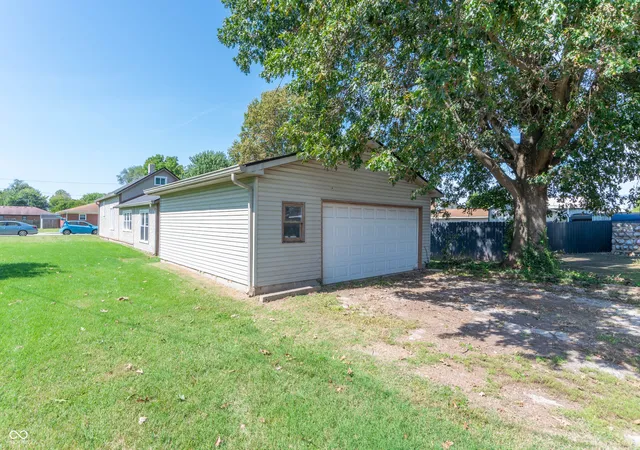 Photo 3 of Single family home for sale at 959 S Lincoln St, Martinsville, IN 46151 | MLS# 22126142 | Listing updated on 2026-09-15