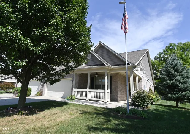 Photo 1 of Single family home for sale at 1305 Redstone Dr, Avon, IN 46123 | MLS# 22126202 | Listing updated on 2026-09-15