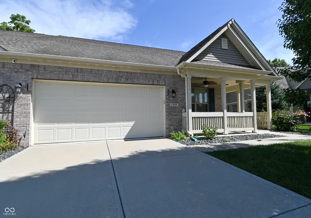 Photo 2 of Single family home for sale at 1305 Redstone Dr, Avon, IN 46123 | MLS# 22126202 | Listing updated on 2026-09-15