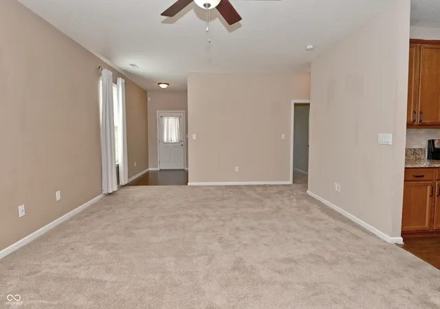 Photo 4 of Single family home for sale at 1305 Redstone Dr, Avon, IN 46123 | MLS# 22126202 | Listing updated on 2026-09-15