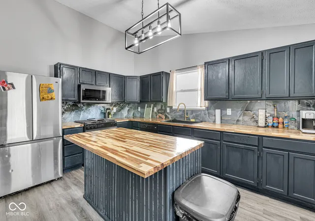 Photo 3 of Single family home for sale at 736 Kingston Cir, Brownsburg, IN 46112 | MLS# 22126240 | Listing updated on 2026-09-15