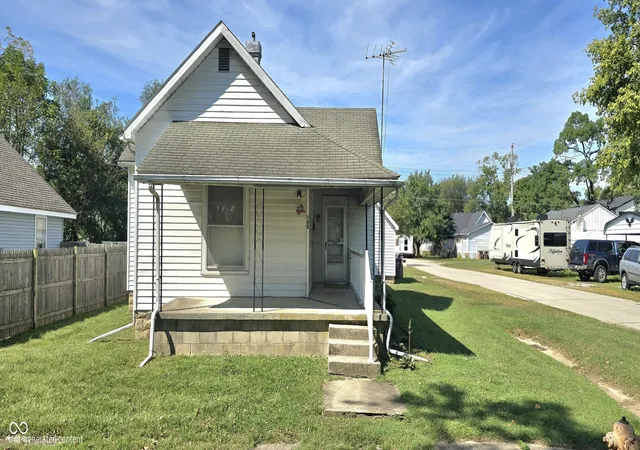Photo 1 of Single family home for sale at 102 Jones St, Columbus, IN 47201 | MLS# 22126243 | Listing updated on 2026-09-21