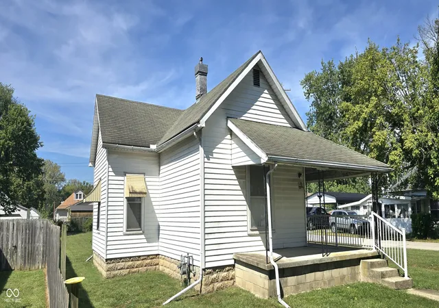 Photo 2 of Single family home for sale at 102 Jones St, Columbus, IN 47201 | MLS# 22126243 | Listing updated on 2026-09-21