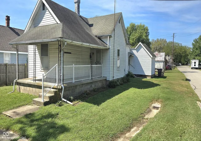Photo 3 of Single family home for sale at 102 Jones St, Columbus, IN 47201 | MLS# 22126243 | Listing updated on 2026-09-21