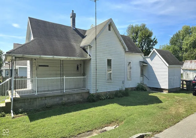 Photo 3 of Single family home for sale at 102 Jones St, Columbus, IN 47201 | MLS# 22126243 | Listing updated on 2026-09-21