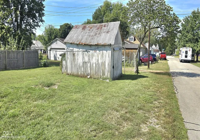 Photo 4 of Single family home for sale at 102 Jones St, Columbus, IN 47201 | MLS# 22126243 | Listing updated on 2026-09-21