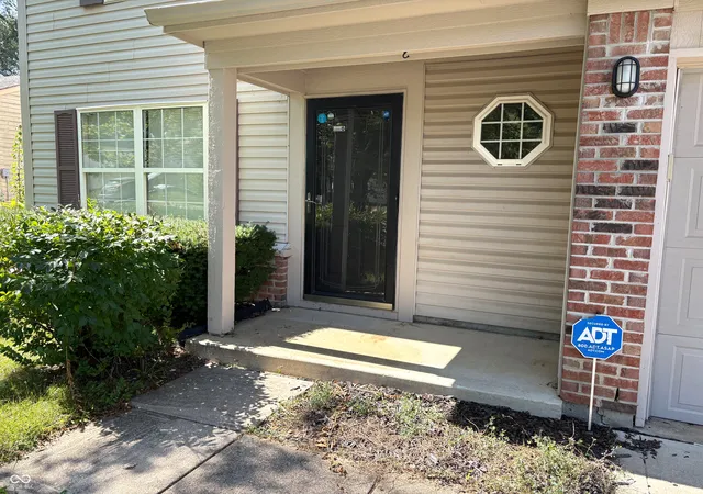Photo 3 of Single family home for sale at 6522 Hazelhatch Dr, Indianapolis, IN 46268 | MLS# 22126249 | Listing updated on 2026-09-15