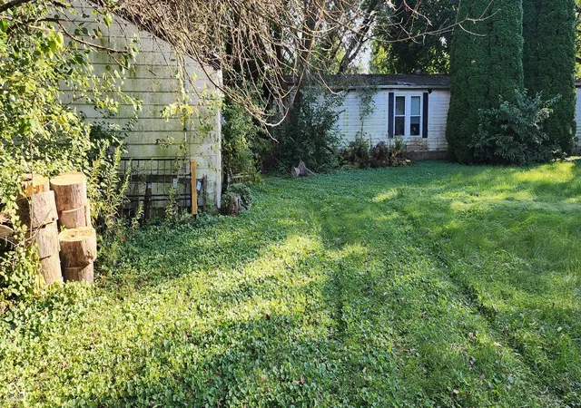 Photo 2 of Single family home for sale at 8756 W Old Fort Rd, Fortville, IN 46040 | MLS# 22126288 | Listing updated on 2026-09-15