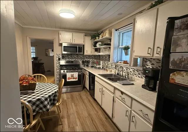 Photo 3 of Sale Pending at 924 S Walnut St, Brazil, IN 47834 | MLS# 22126317 | Listing updated on 2026-09-30