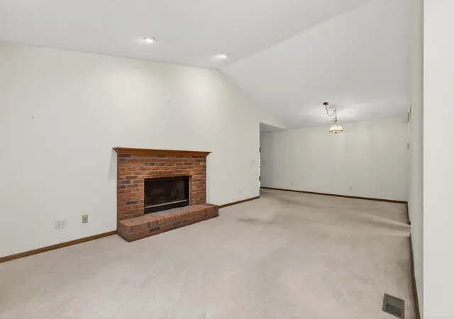 Photo 3 of Sale Pending at 4000 46th Street Ct #5, Rock Island, IL 61201 | MLS# 100000264 | Listing updated on 2026-09-24