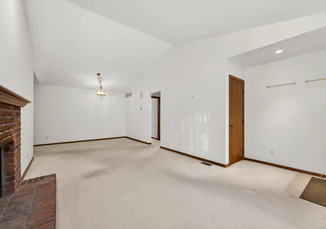 Photo 3 of Sale Pending at 4000 46th Street Ct #5, Rock Island, IL 61201 | MLS# 100000264 | Listing updated on 2026-09-24