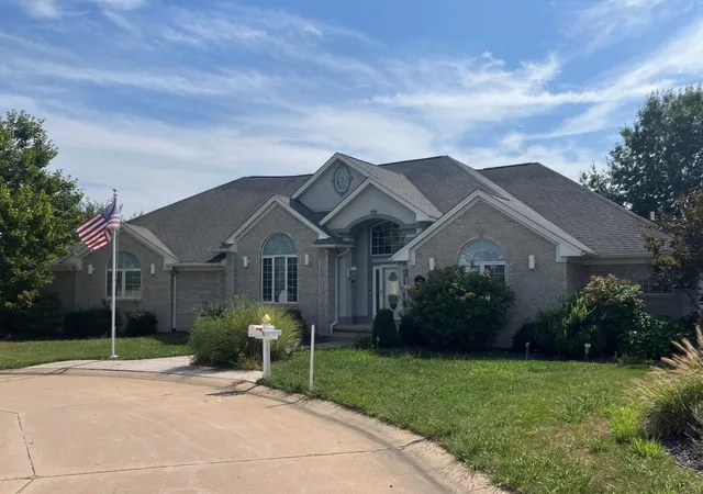 Photo 1 of Single family home for sale at 4932 Lake View Dr, Quincy, IL 62305 | MLS# 100539045 | Listing updated on 2026-09-14