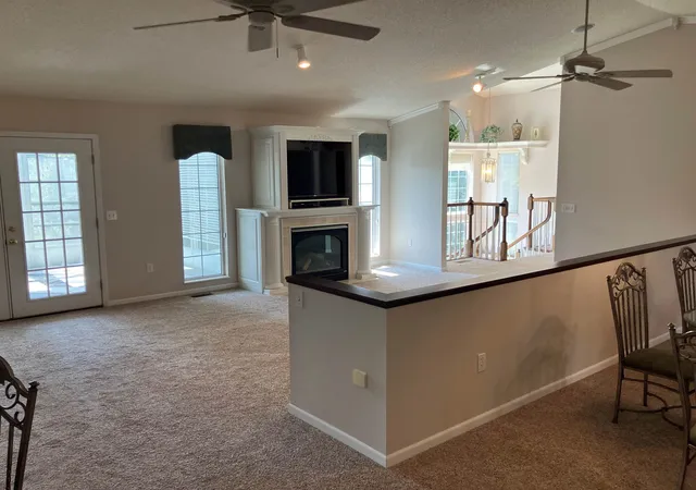 Photo 3 of Single family home for sale at 4932 Lake View Dr, Quincy, IL 62305 | MLS# 100539045 | Listing updated on 2026-09-14