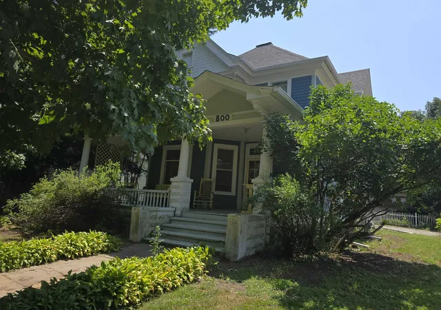Photo 1 of Single family home for sale at 800 Main St, Carthage, IL 62321 | MLS# 100539079 | Listing updated on 2026-09-10