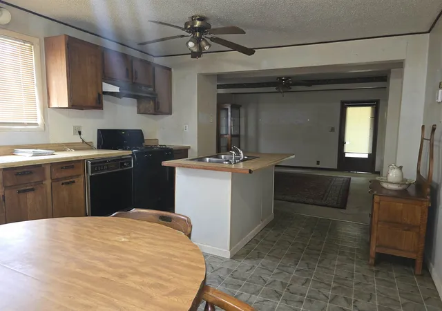 Photo 3 of Single family home for sale at 57 W Main St, Carthage, IL 62321 | MLS# 100539085 | Listing updated on 2026-09-10