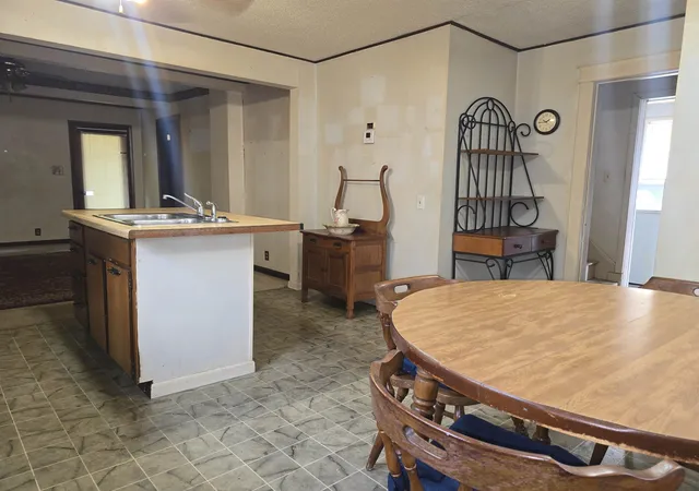 Photo 3 of Single family home for sale at 57 W Main St, Carthage, IL 62321 | MLS# 100539085 | Listing updated on 2026-09-10