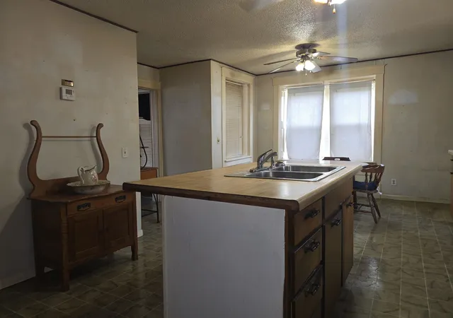Photo 4 of Single family home for sale at 57 W Main St, Carthage, IL 62321 | MLS# 100539085 | Listing updated on 2026-09-10