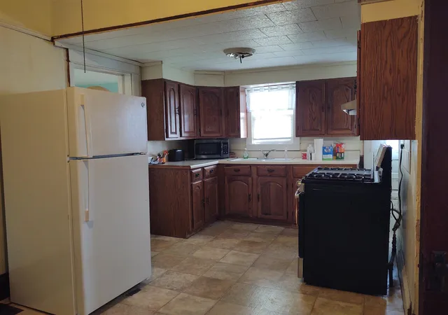 Photo 3 of Single family home for sale at 604 W Vine St, Vienna, IL 62995 | MLS# 100539102 | Listing updated on 2026-09-10