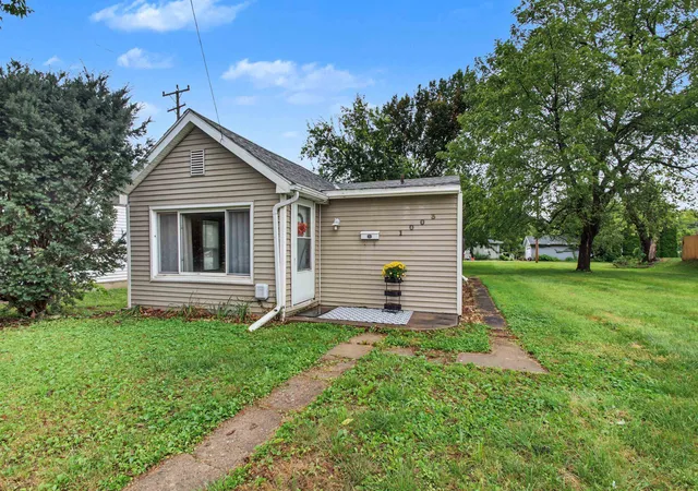Photo 1 of Sale Pending at 1003 N 15th Street, Quincy, IL 62301 | MLS# 100539128 | Listing updated on 2026-09-15