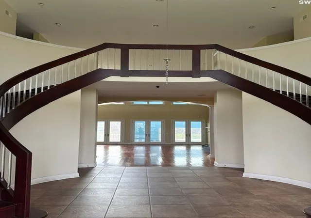 Photo 2 of Mansion for sale at 400 Berron Ln, Barrington, IL 60010 | MLS# 12516943 | Listing updated on 2026-09-11
