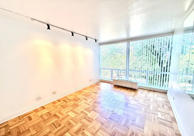 Photo 4 of Condo for sale at 601 E 32nd Street #400, Chicago, IL 60616 | MLS# 12524217 | Listing updated on 2026-09-11