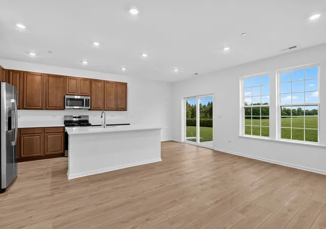 Photo 3 of Townhouse for sale at 1221 Glenmont St, Algonquin, IL 60102 | MLS# 12535238 | Listing updated on 2026-09-14