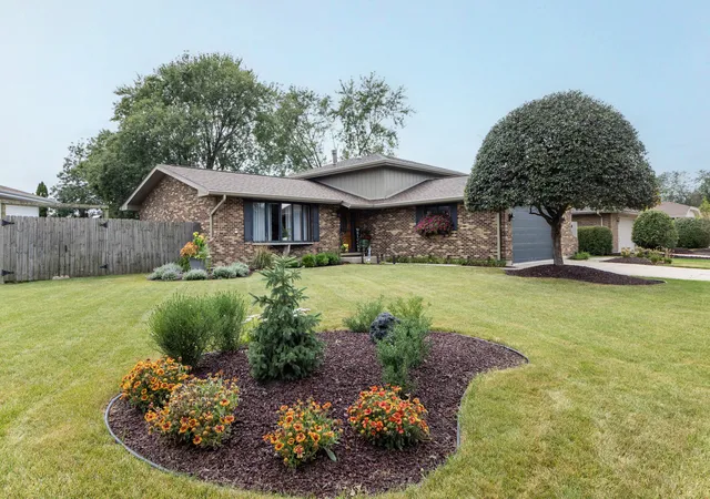 Photo 2 of Single family home for sale at 17624 Rosewood Ln, Tinley Park, IL 60487 | MLS# 12539170 | Listing updated on 2026-09-15