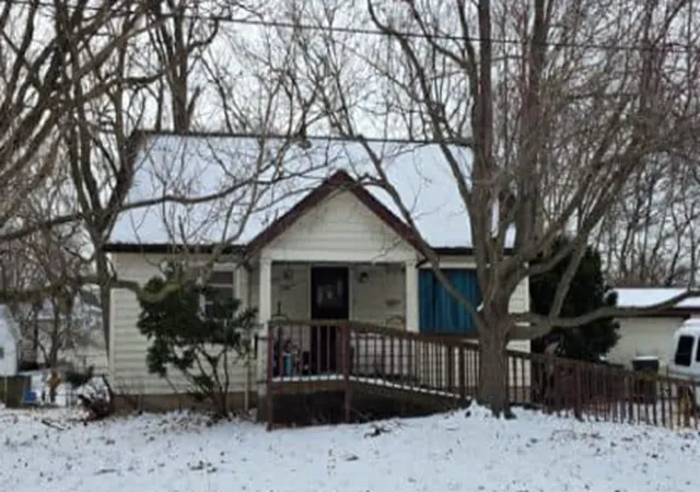 Photo 2 of Single family home for sale at 2000 W Kettelle St, Peoria, IL 61605 | MLS# 12562855 | Listing updated on 2026-09-28
