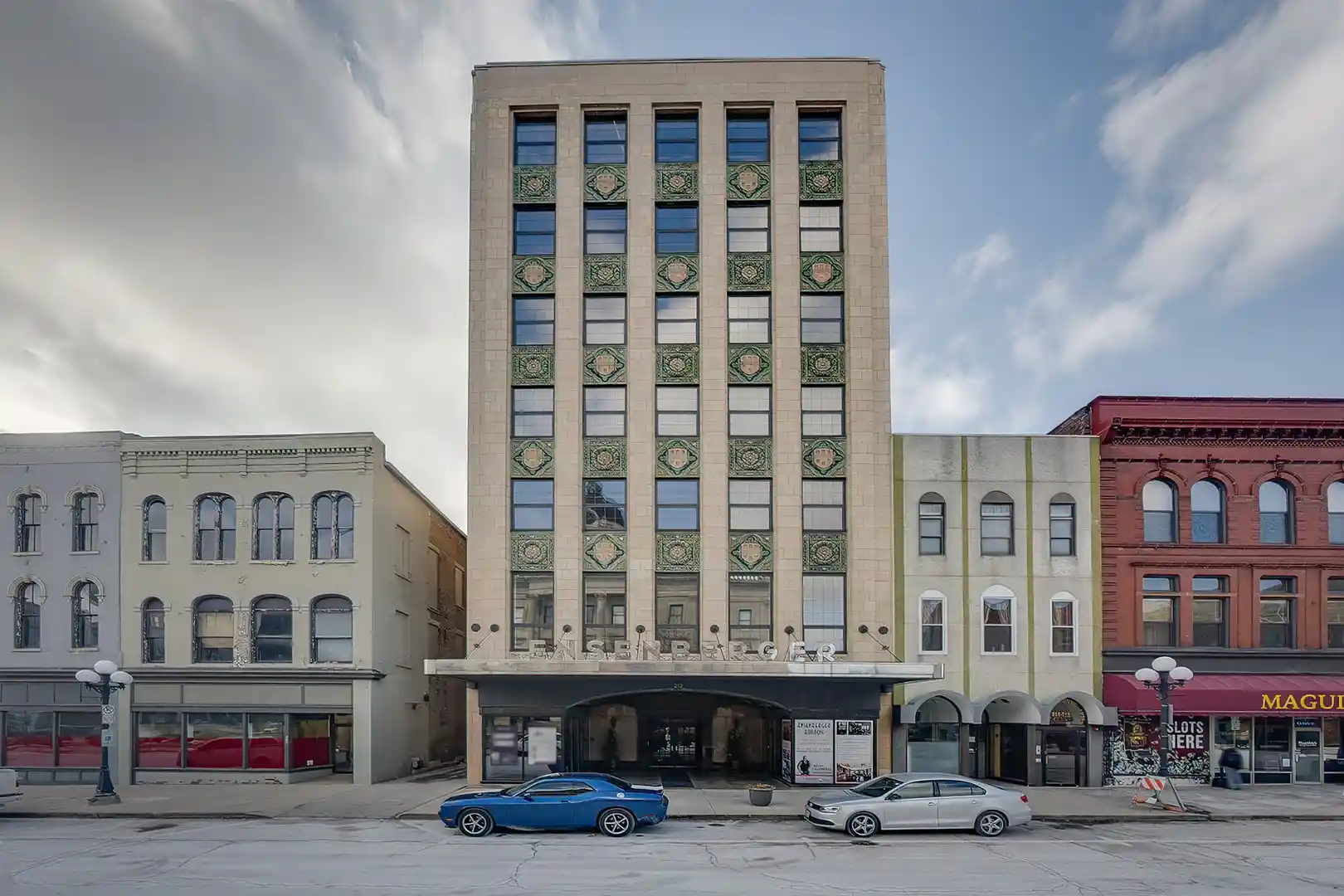 Listing Photo 1 - Condo for sale in 212 N Ctr St located at 212 N Ctr St, Bloomington, IL 61701 - Unit #301