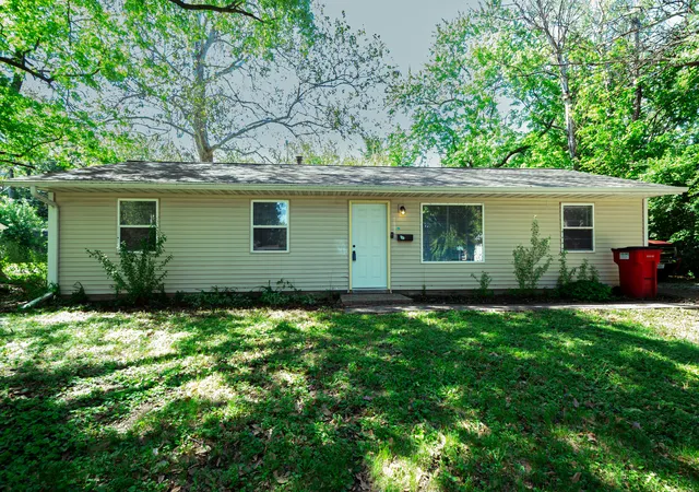 Photo 1 of Single family home for sale at 1607 Williamsburg Dr, Champaign, IL 61821 | MLS# 12572820 | Listing updated on 2026-09-11