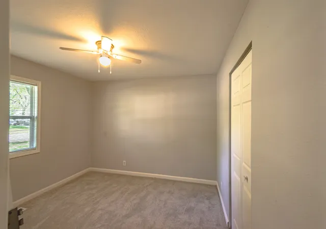 Photo 3 of Single family home for sale at 1607 Williamsburg Dr, Champaign, IL 61821 | MLS# 12572820 | Listing updated on 2026-09-11