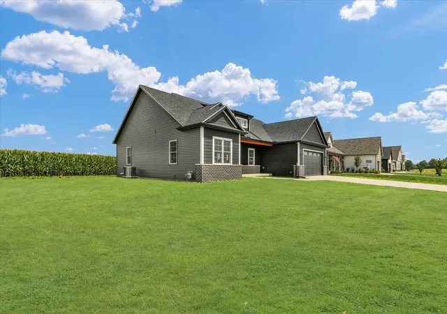Photo 2 of Single family home for sale at 2834 Stone Crk Blvd, Urbana, IL 61802 | MLS# 12581115 | Listing updated on 2026-09-10