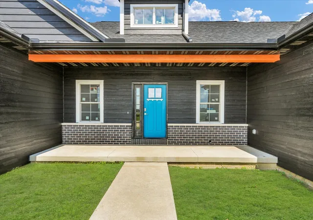 Photo 4 of Single family home for sale at 2834 Stone Crk Blvd, Urbana, IL 61802 | MLS# 12581115 | Listing updated on 2026-09-10