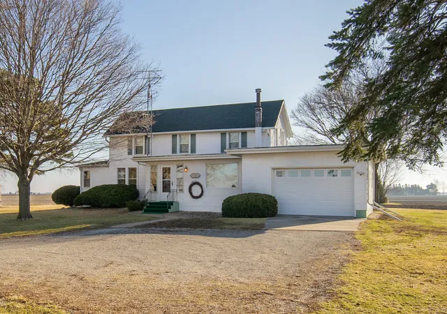 Single family home for sale at 190 N 20th Road, Peru, IL 61354 | MLS# 12589402