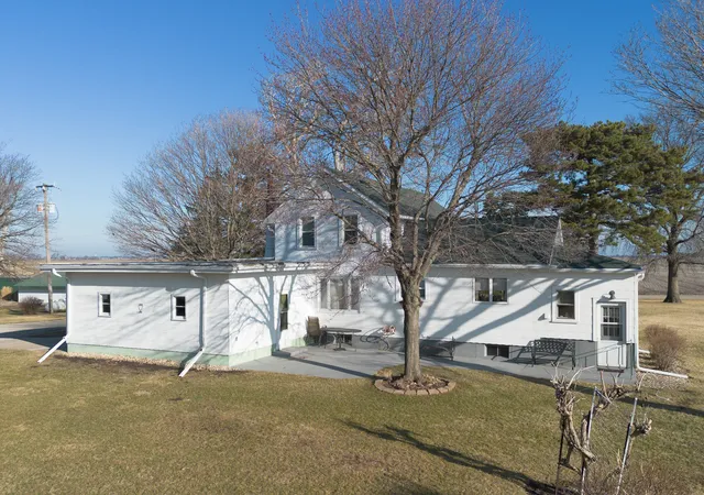 Photo 2 of Single family home for sale at 190 N 20th Road, Peru, IL 61354 | MLS# 12589402 | Listing updated on 2026-09-11