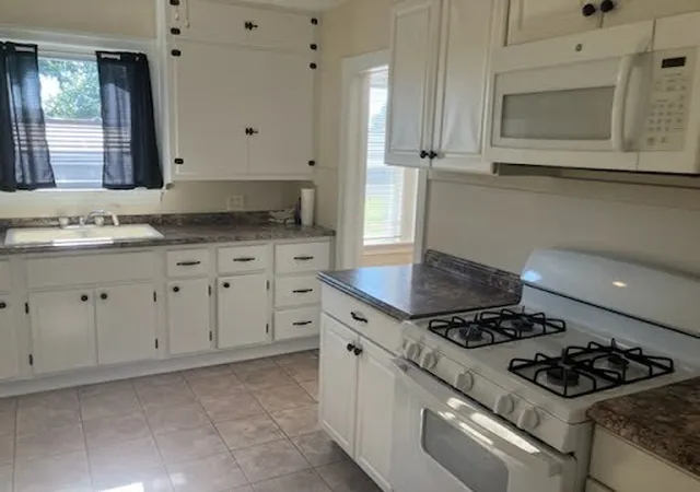 Photo 4 of Single family home for sale at 2415 Larch Rd, Quincy, IL 62301 | MLS# 12589942 | Listing updated on 2026-09-21