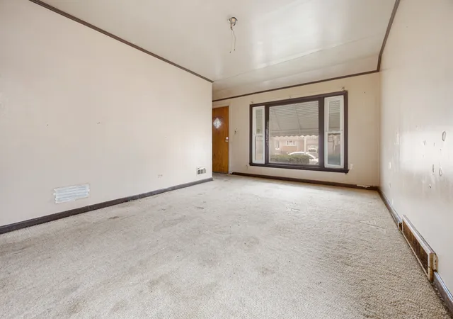 Photo 4 of Single family home for sale at 319 49th Avenue, Bellwood, IL 60104 | MLS# 12610032 | Listing updated on 2026-10-13