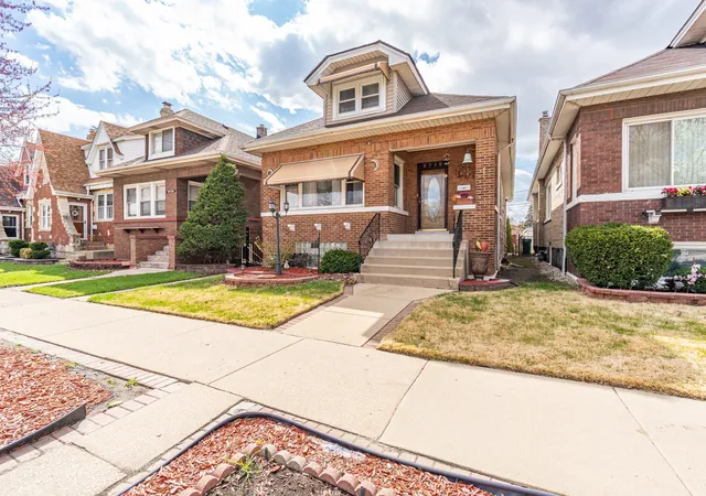 Photo 2 of Single family home for sale at 2710 Oak Park Ave, Berwyn, IL 60402 | MLS# 12614718 | Listing updated on 2026-09-15