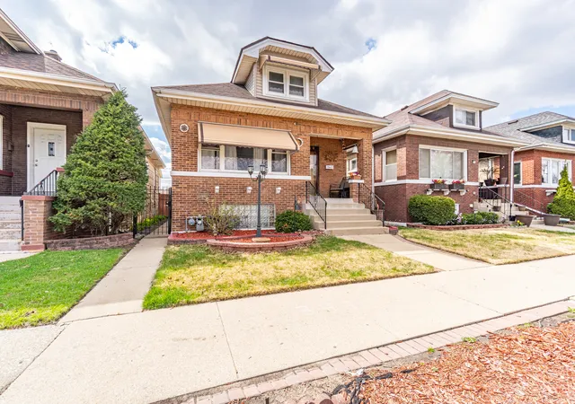 Photo 3 of Single family home for sale at 2710 Oak Park Ave, Berwyn, IL 60402 | MLS# 12614718 | Listing updated on 2026-09-15