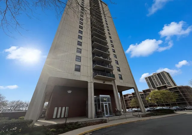 Condo for sale at 3001 S Michigan Ave #1707, Chicago, IL 60616 | MLS# 12618807 | Listing updated on 2026-09-11