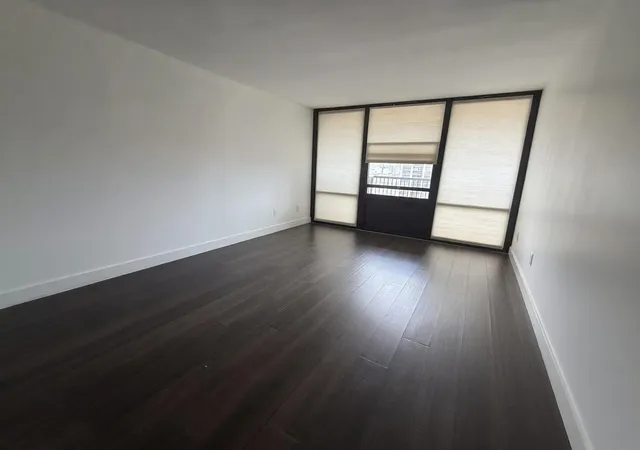 Photo 1 of Condo for sale at 3001 S Michigan Ave #1707, Chicago, IL 60616 | MLS# 12618807 | Listing updated on 2026-09-11