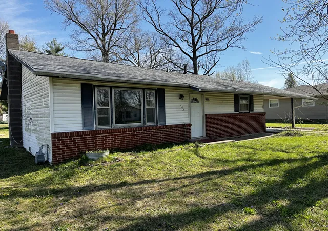 Photo 2 of Single family home for sale at 402 E Logan St, De Soto, IL 62924 | MLS# 12624350 | Listing updated on 2026-09-15