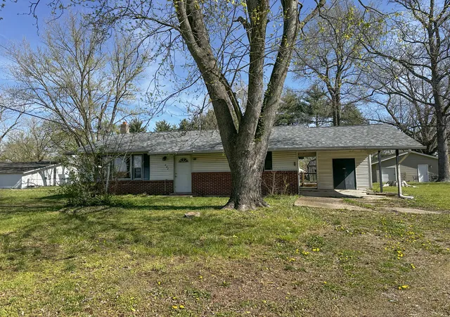Photo 3 of Single family home for sale at 402 E Logan St, De Soto, IL 62924 | MLS# 12624350 | Listing updated on 2026-09-15
