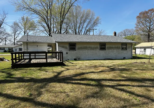 Photo 4 of Single family home for sale at 402 E Logan St, De Soto, IL 62924 | MLS# 12624350 | Listing updated on 2026-09-15