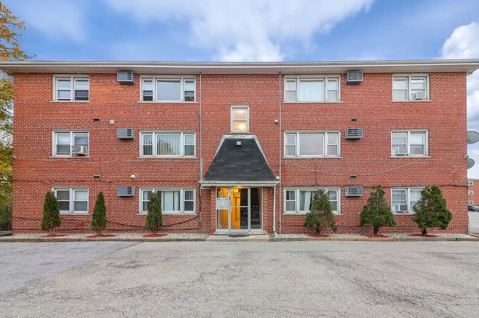 Listing Photo 1 - Condo for sale in 6708 W 107Th St located at 6708 W 107Th St, Chicago Ridge, IL 60415 - Unit #3C