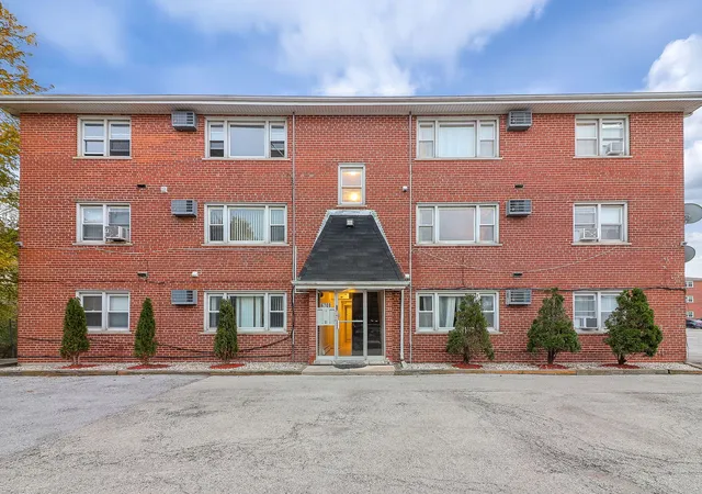 Listing Photo 1 - Condo for sale in building located at 6708 W 107Th St, Chicago Ridge, IL 60415 - Unit #3C